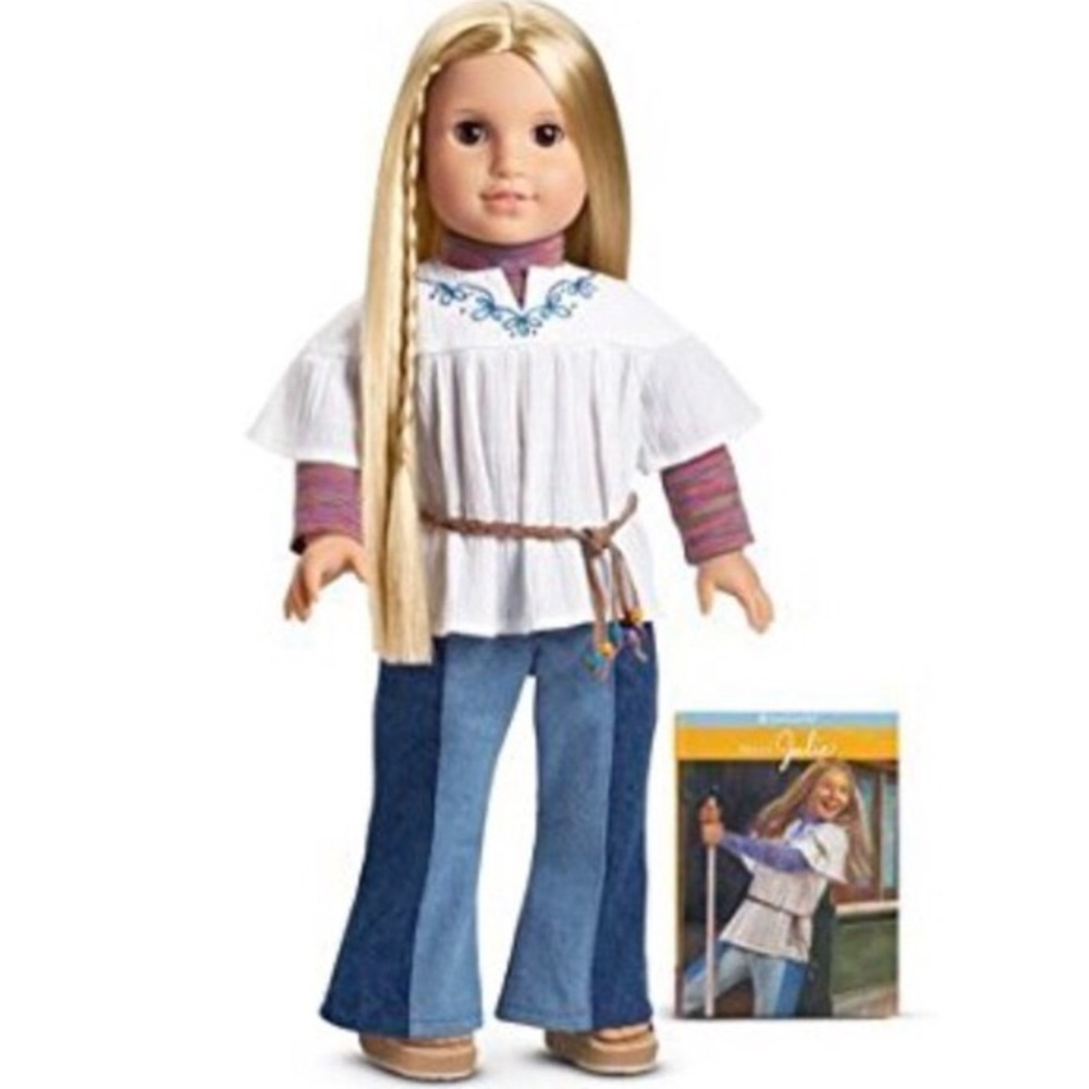 🌟•Julie• American Girl Doll